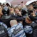 Sajad vene noored läksid Venemaa päeva puhul politseikongi