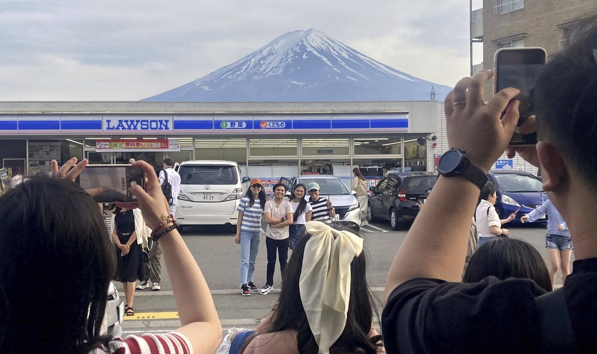 Fuji mägi meelitab nii suurel hulgal turiste, et kohalikud on hädas.
