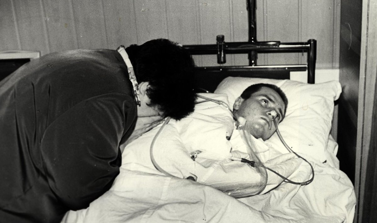Täies elujõus noorel mehel Ruslan Kirillovil tekkis 1996. aastal arsti vea tõttu ajukahjustus. Tema ema tõi arstide ravivigade teema esimesena avalikkuse ette ja võitles kohtus välja hüvitise.