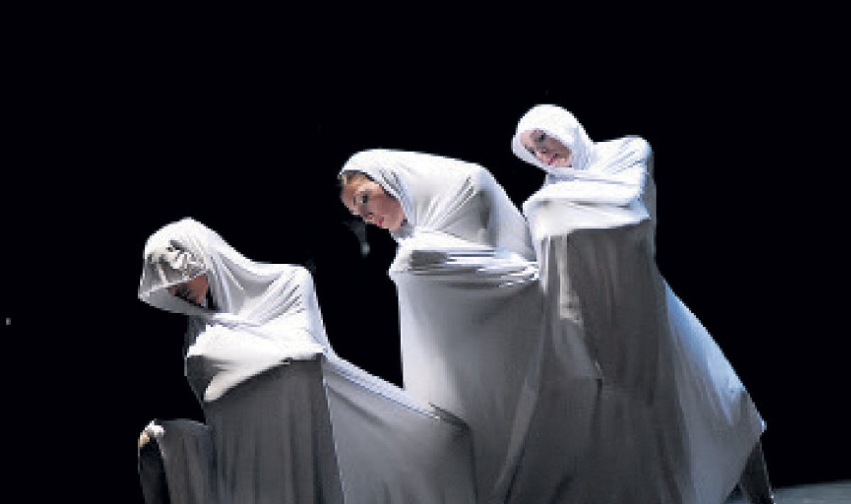 Legendaarse Gruusia priimabaleriini Nina Ananiašvili trupp esitab muu hulgas ka Teet Kase koreograafiaga lühiballetti „A Wingless Flight into the Darkness”.