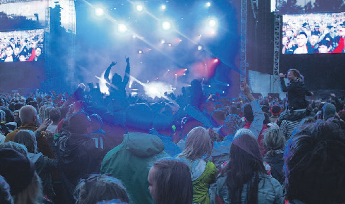 Suurel laval tekitas hiiglasliku tantsusaali Kanada Crystal Castles.