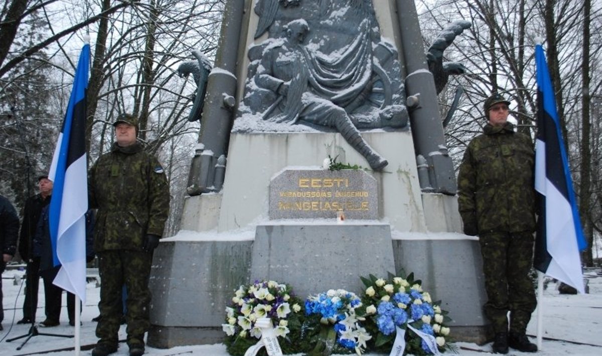 Tartu rahu 93. aastapäeva tähistamine Pärnu Alevi kalmistul 