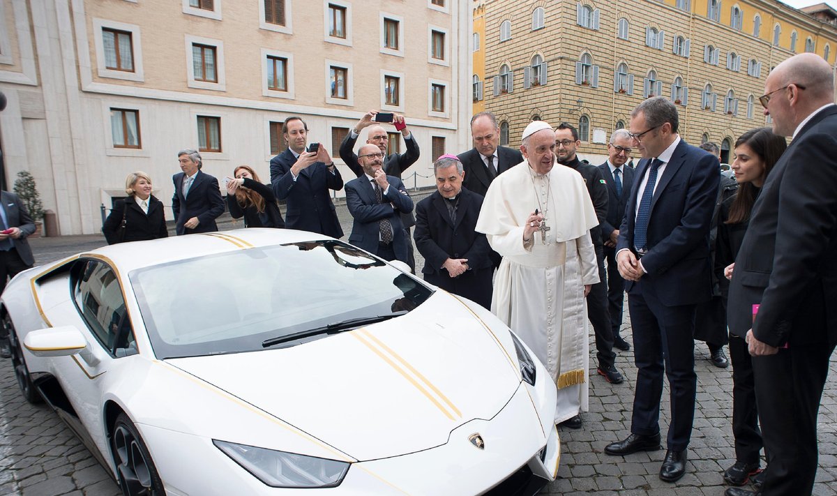 Lamborghini ja paavst.