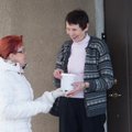 ФОТО: Реформисты раздавали в таллиннском районе Пирита-Козе бесплатный гравий