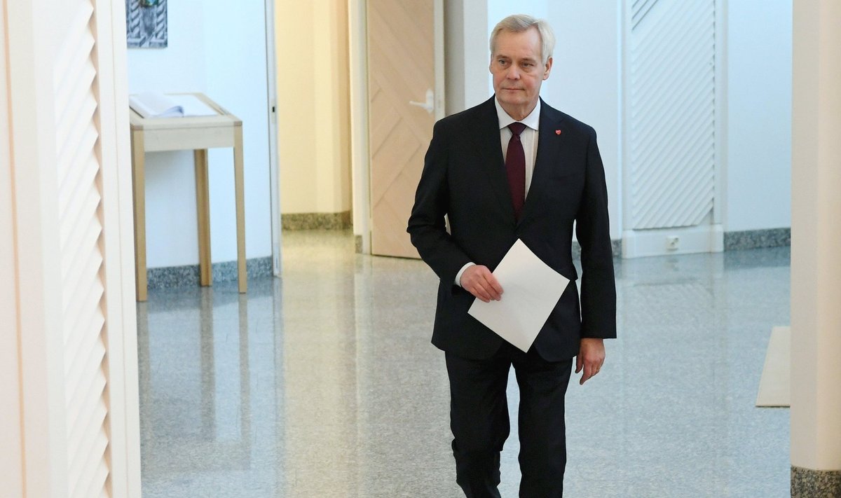 „Ma ei ole liigutatud, mul on nohu,” ütles Antti Rinne pärast president Sauli Niinistöle lahkumisavalduse viimist.