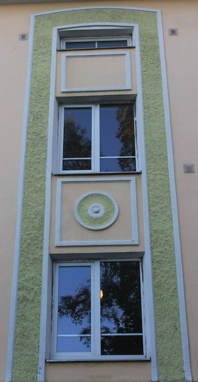 Uusklassikaline hoone detailid Lasnamäel