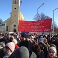ФОТО/ВИДЕО: Тысячи учителей на площади Свободы требуют повышения зарплаты