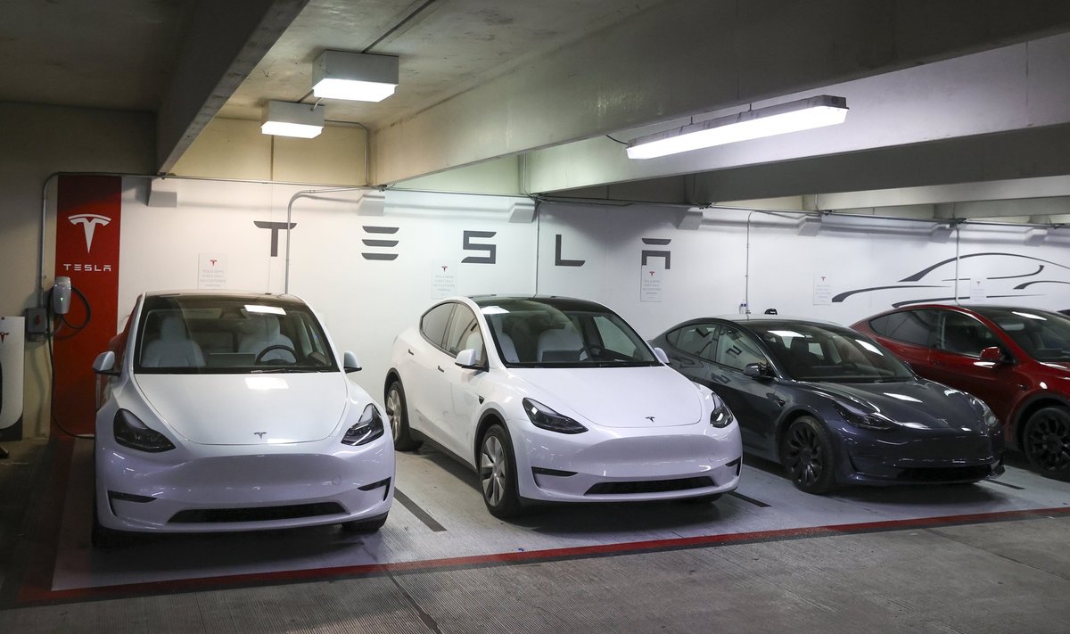 Tesla märkis neljanda kvartali aruandes, et 2024. aastal pidurdub tootmise kasv, kuid loodab, et pärast seda saab alguse uus kasvulaine. Tesla aktsia avanes täna tugevalt punases.