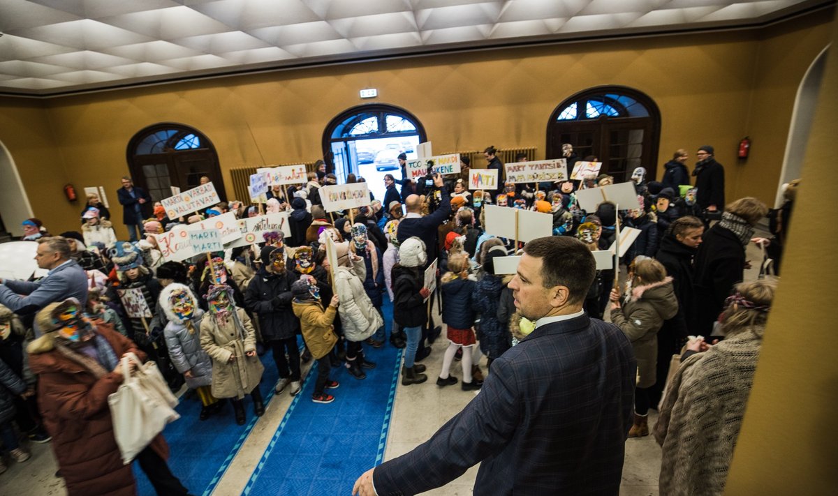 Paraku toimub riigikogus palagan ka väljaspool toredat mardipäeva