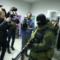 DELFI JA PÄEVALEHE FOTOD: Vaata, mis juhtus Simferopoli esindushotellis "Moskva" pärast püssimeeste jõudemonstratsiooni