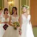 ФОТО | Смотрите, какие красавицы дефилировали в свадебных платьях по Кадриоргскому дворцу. Многие из них вышли замуж во время карантина