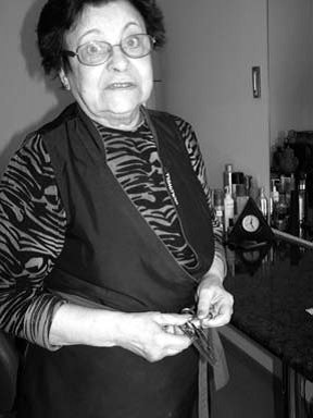 Aino Lemberg on juuksurina töötanud 56 aastat. Ja jätkab reipalt.