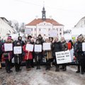 VIDEO ja FOTOD | Soovitus Tartu õpetajate meeleavaldusel: ärge igaks juhuks plakateid ära visake
