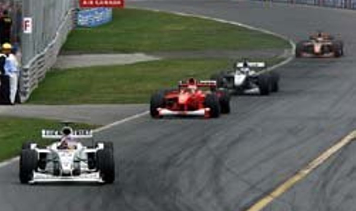 Villeneuve juhtimas Ferrari ja McLareni ees