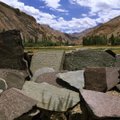 Ученые нашли в Гималаях загадочные фигуры древнего войска