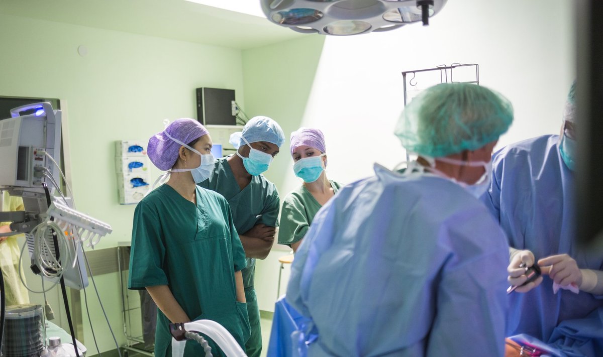 USA tudengid Lõuna-Eesti Haiglas töövarjutamas