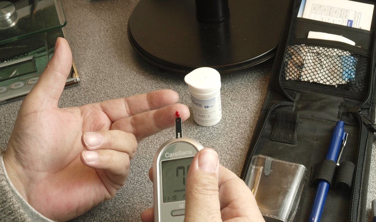 Veresuhkru mõõtmine on diabeeti põdeva inimese jaoks igapäevane tegevus.
