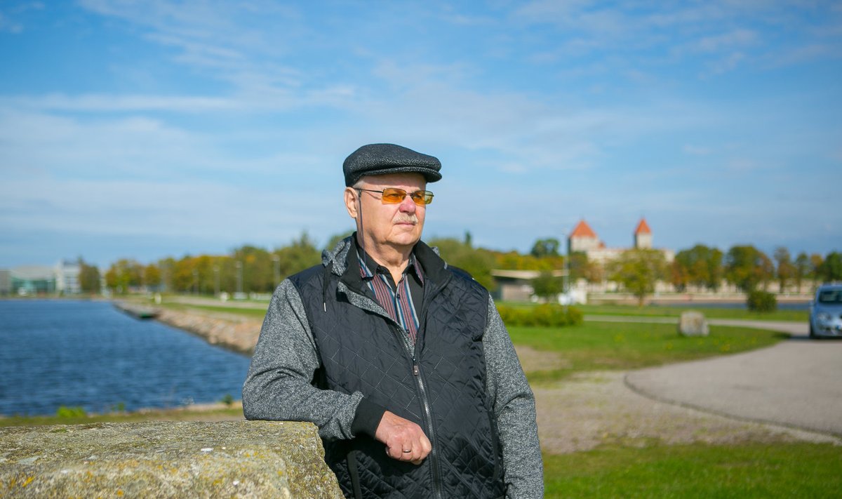 Saaremaa Merekultuuri Seltsi esimehe Rein Sepp näeks tuntud maadeavastaja mälestusmärki Raiekivi säärel.