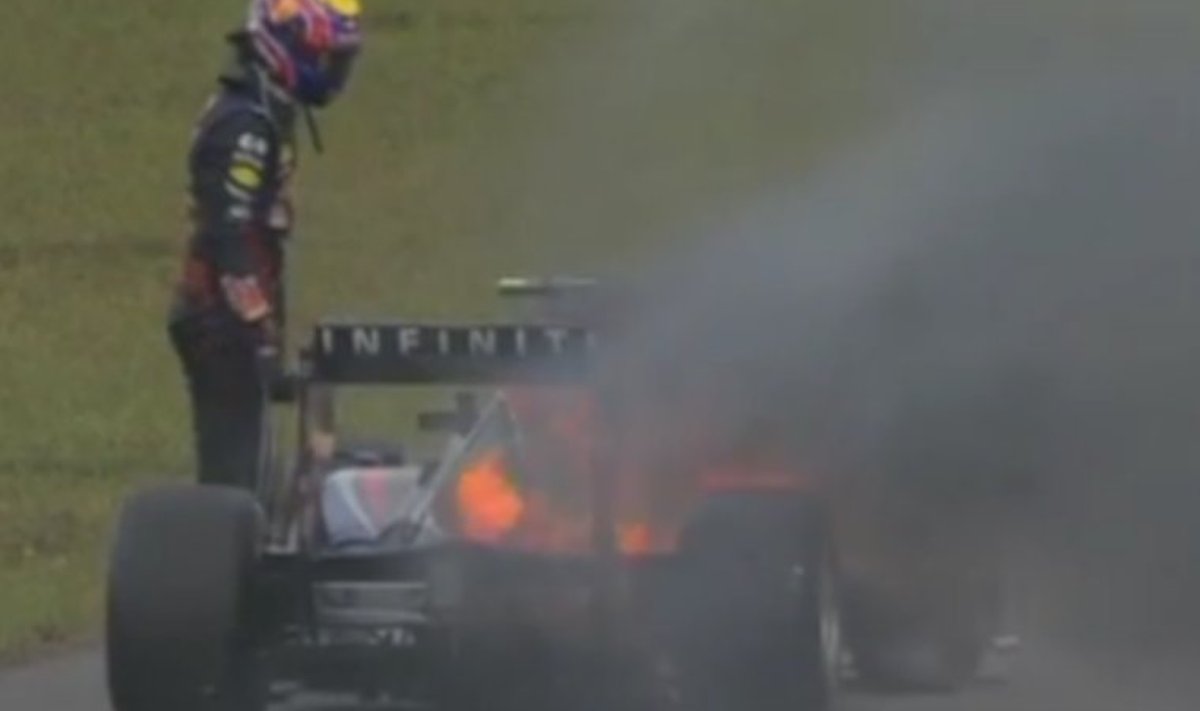 Mark Webber ja põlev Red Bull.
