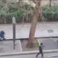 Automaatidega mõrtsukad lasid Charlie Hebdo toimetusest lahkudes maha politseiniku