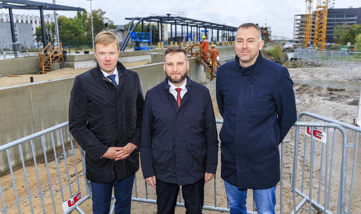 Anvar Salomets (vasakul), taristuminister Vladimir Svet (keskel) ja Rail Baltic Estonia portfellijuht Janar Tükk 