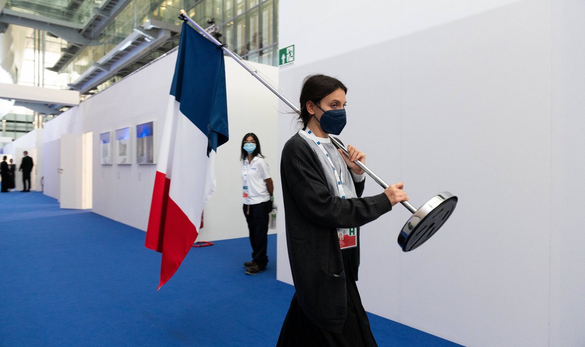 31.10.2021: Prantsusmaa lipp jõuab G20-kohtumise ruumi (foto: Jacques Witt, SIPA / Scanpix)