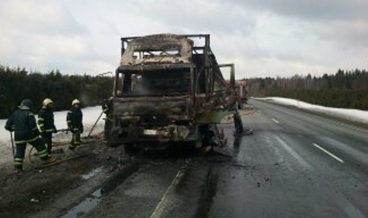 Põlenud veoauto