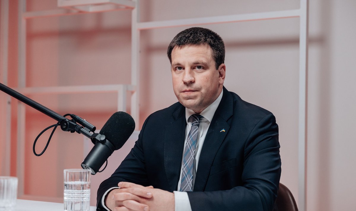 „Kõik saame aru, et tänane situatsioon tuleb võimalikult väheste pingetega ära lahendada. Usun, et kõik tajuvad seda vastutust,“ sõnas Jüri Ratas.