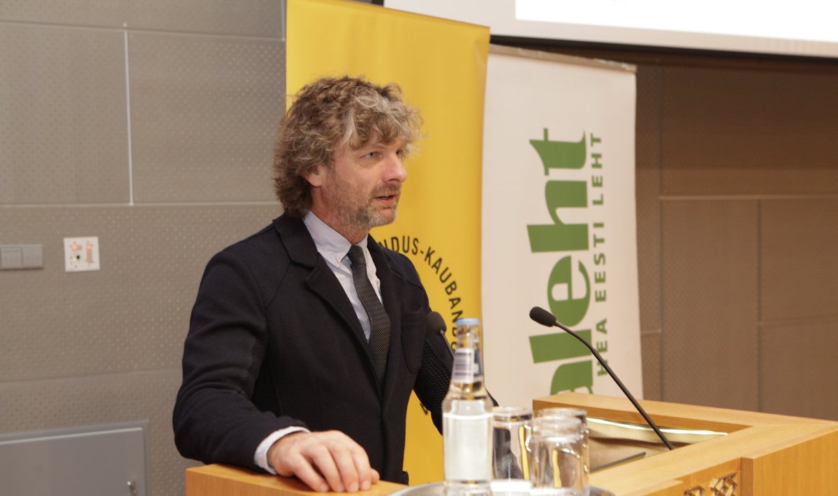 Aasta Põllumehe konverents 2014 Riigikogus. Tervitussõnad ütleb Maalehe peatoimetaja Aivar Viidik.