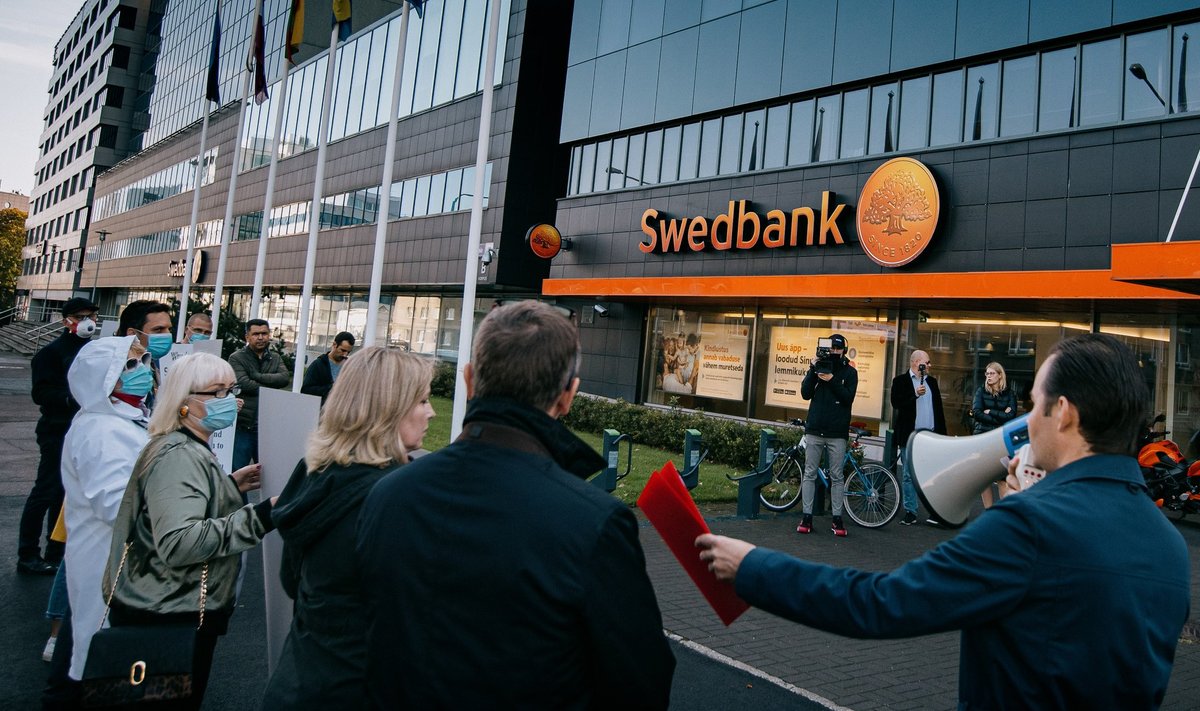 Meeleavaldus Swedbanki peakontori ees