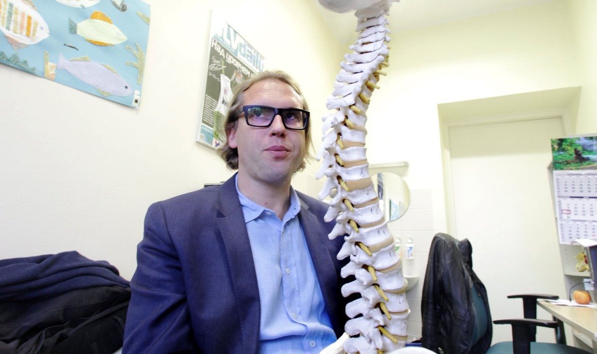 Ortopeed Taavi Toomela tunneb puudust seljahaigetele spetsialiseerunud ambulatoorsest keskusest. „Võib-olla õnnestub see mul kunagi tööle panna ja muuta ka seljahaigete konservatiivne ravi süstemaatiliseks ja teaduspõhiseks.”