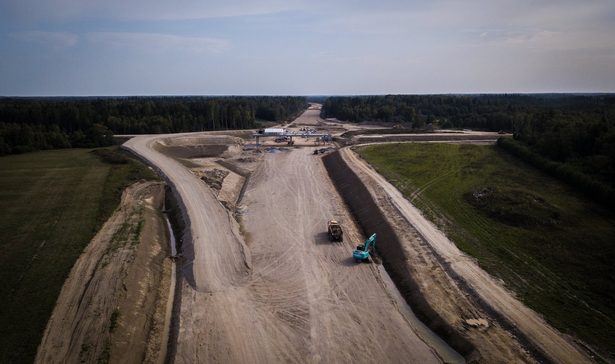 Suurte tee-ehitusobjektidega on lõpp. Töötajad on uut tööd otsima saadetud ja tehnika müüki pandud.