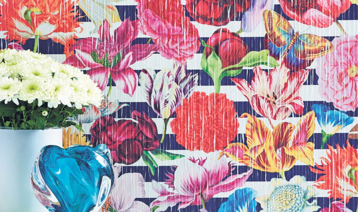 Sahco Wallcovering Belfiore värviline lillemustriga kortsutapeet.