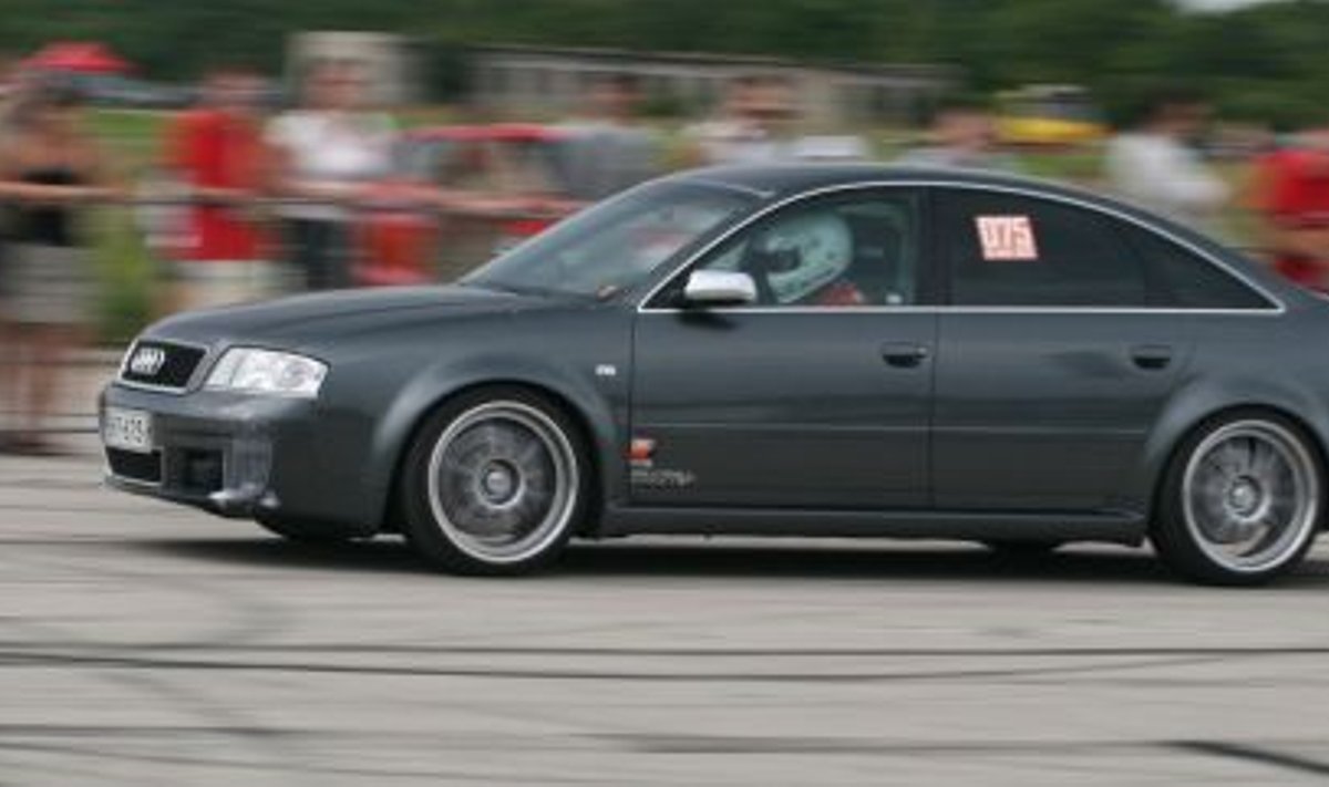 Mullune võitja Juhani Kautto oma 296 kmh arendanud Audi RS6 roolis