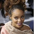 FOTOD: Rihanna kandis elegantset mantlit, millelt ei saa silmi ära...