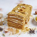 Любимый десерт из детства: тот самый медовик со сметанным кремом
