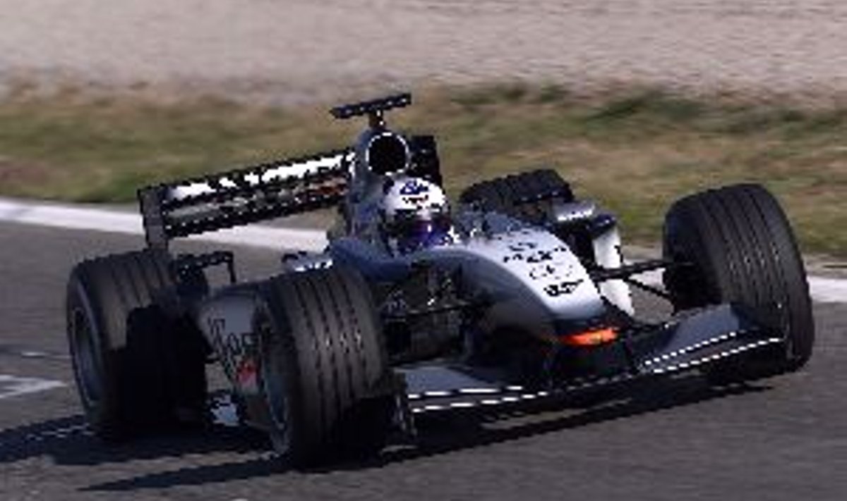 Varjust välja: Mika Häkkineni lahkumise järel sai David Coulthard McLareni (mitteametlikuks) esinumbriks. Ühtlasi on ta üks peamisi tiitlinõudlejaid. DaimlerChrysler