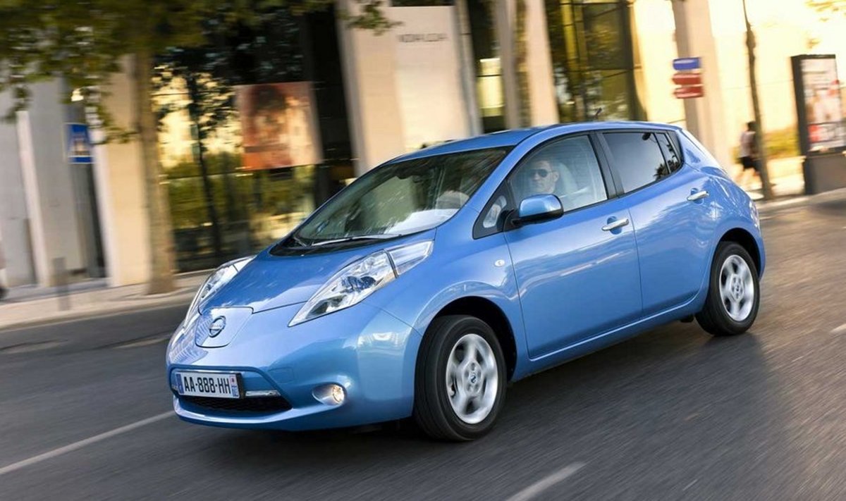 Päästeingel? Nissan Leaf on esimene Euroopas müüdav elektriauto, mis suuruse poolest tavalisest peresõidukist ei erine.