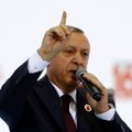 Erdoğan lasi lahti tuhatkond riigiteenistujat ja suurendas oma volitusi