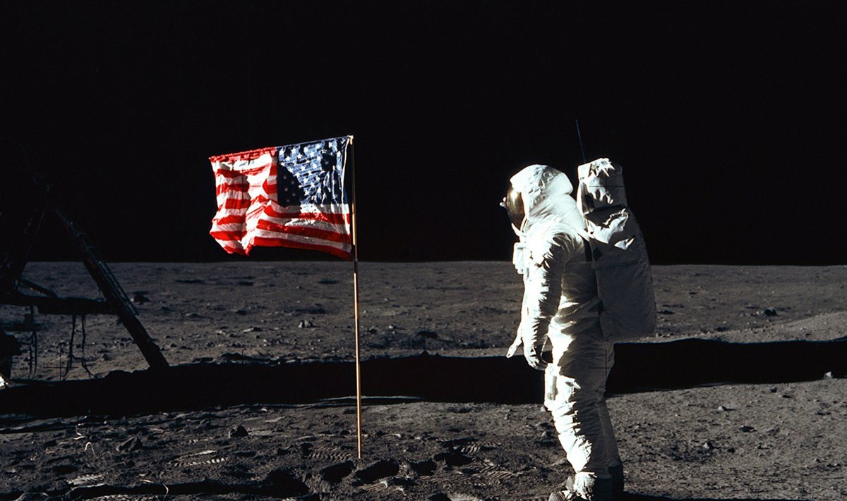 Buzz Aldrin ja USA lipp Kuul. (Foto: Wikimedia Commons / NASA)