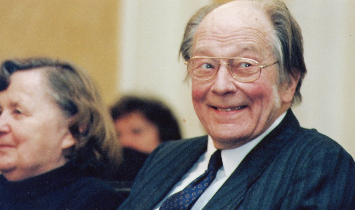 14.12.1999Jaan Kross sai kätte Balti kirjanduspreemia.
