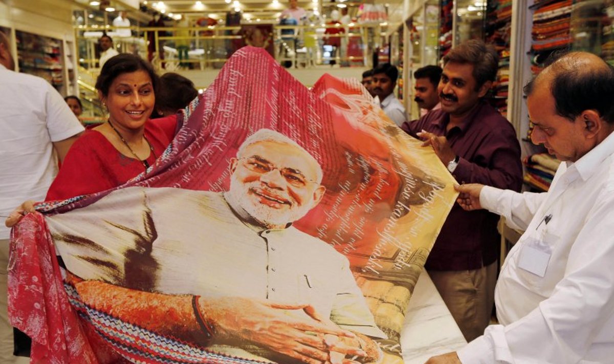 Mumbai poodi on ilmunud müügile võiduka Narendra Modi portreega sarid.