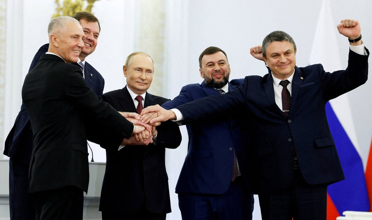 Владимир Путин с главами ДНР, ЛНР, Херсонской и Запорожской областей на церемонии подписания договоров о присоединении 30.09.22