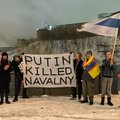 ФОТО | „Это произошло. Сложно принять“: в Нарве прошла акция в память о Навальном 