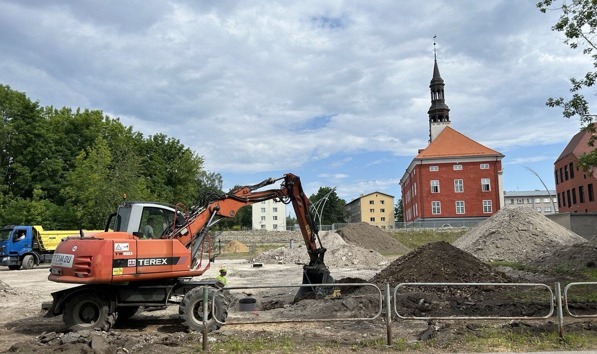 Строительство парковки в Нарве, под землей обнаружен кусок средневековой городской стены 