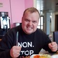 EESTLASE TOIDULAUD LUUBI ALL | DJ Andres Puusepp sööb seda, mis parasjagu kätte saab: bensiinijaamades müüdav toit pole päris see, mida iga päev sööma peaks