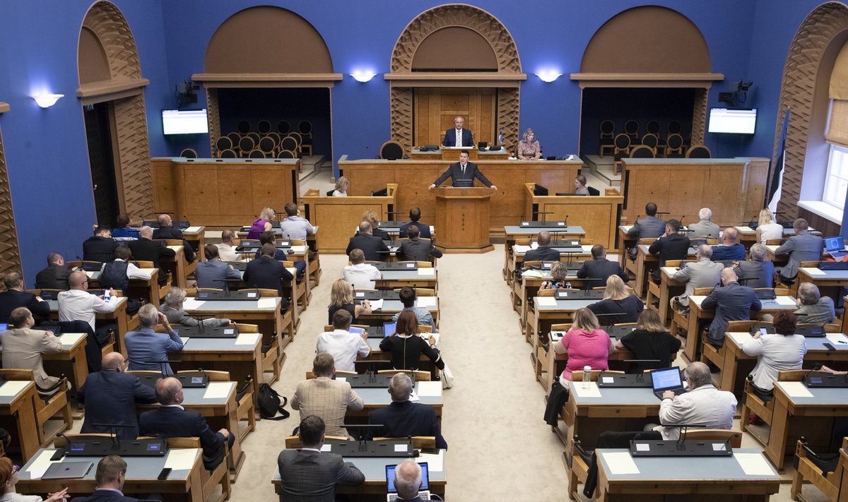 XIV Riigikogu on moodustanud kokku 57 parlamendirühma ja 56 toetusrühma.