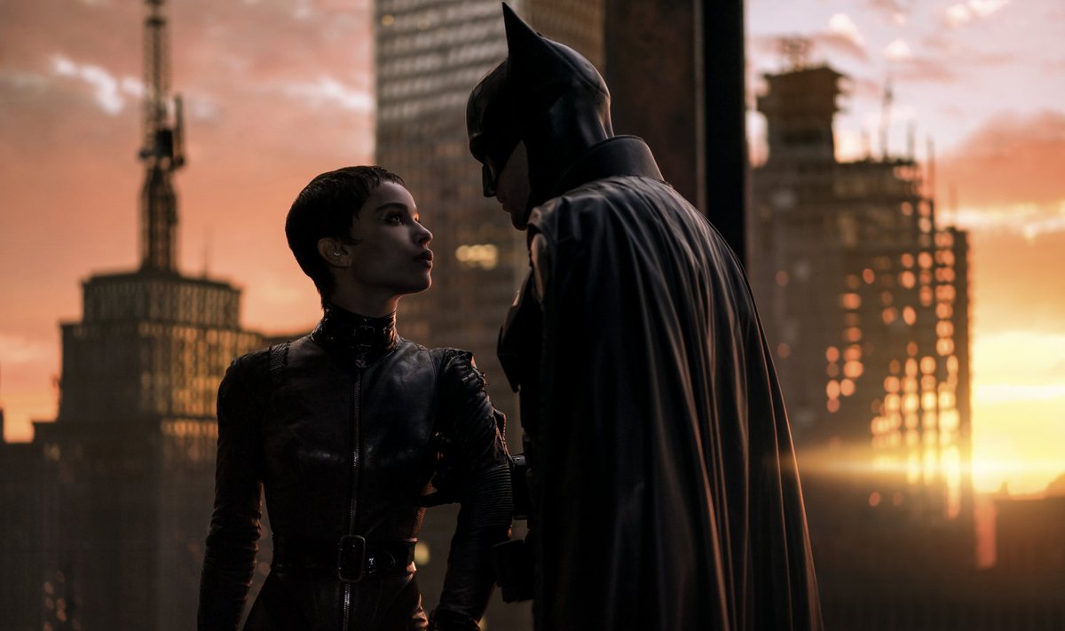 Zoë Kravitz (Selina Kyle/Catwoman), kes on tugev naiselik vastand Robert Pattinsoni (Batman) maskuliinsusele.