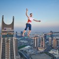 VIDEO JA FOTOD | Jaan Roose püstitas Kataris maailma pikimal LED-slackline´il kõndimise rekordi