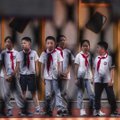 Форму китайских школьников оснастили чипами для слежения